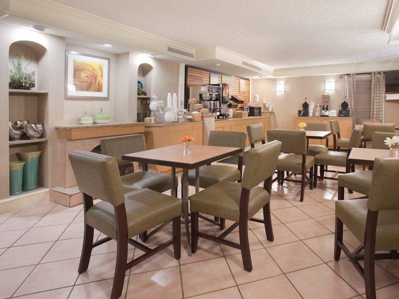 La Quinta Inn By Wyndham Denver Central Restoran gambar