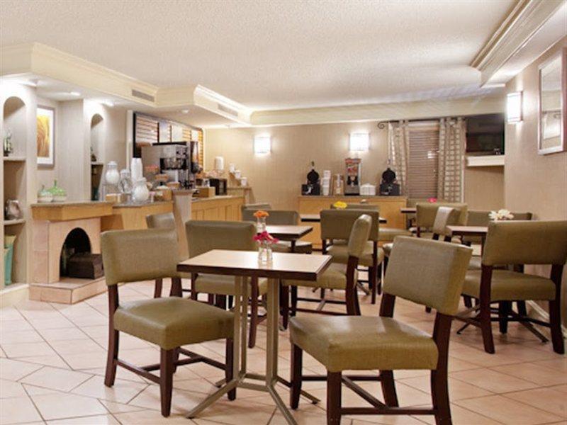 La Quinta Inn By Wyndham Denver Central Restoran gambar